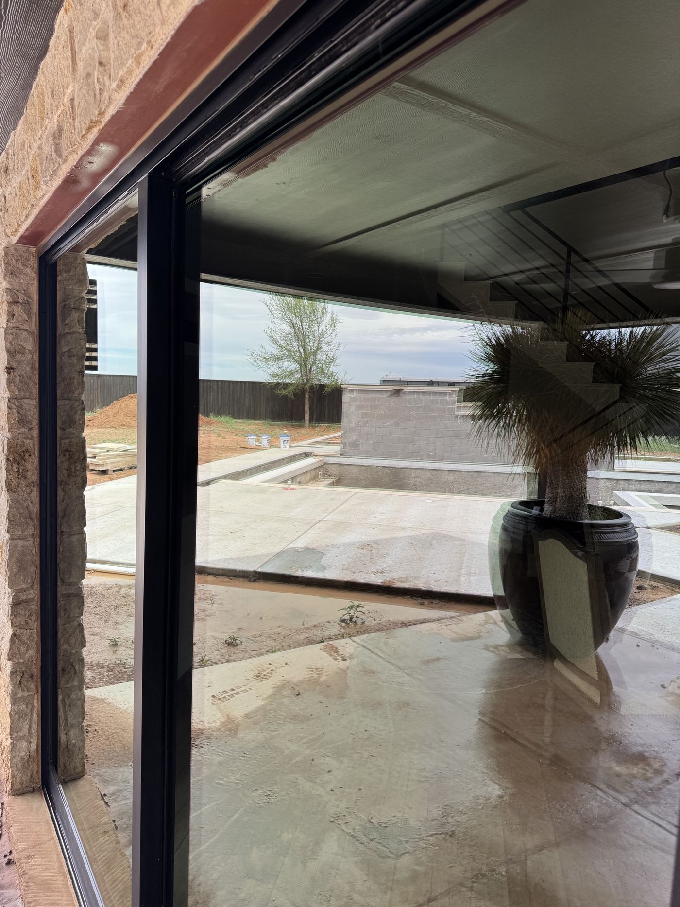 Streak-free reflective window corner