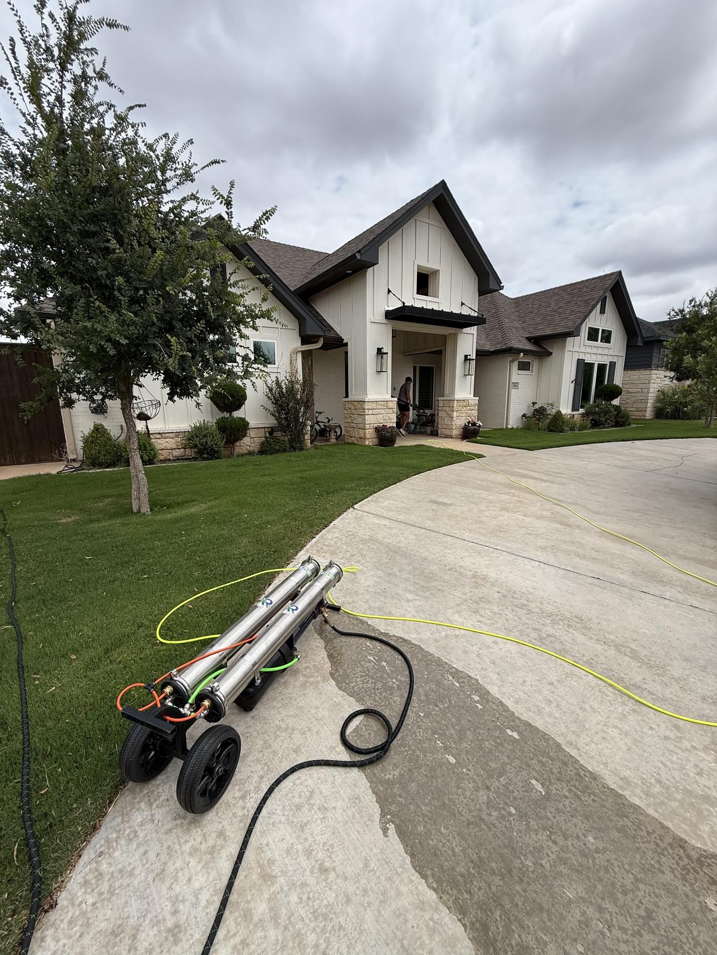 Window cleaning with purified water system